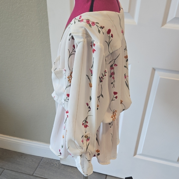 J for Justify White Blouse with V-Neck and Relaxed Fit - Picture 5 of 8